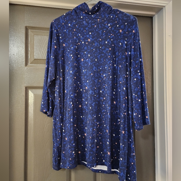 Torrid Plus Size 2 Supersoft Galaxy Blue Turtleneck Swing Shortsleeved Tee - Picture 4 of 9